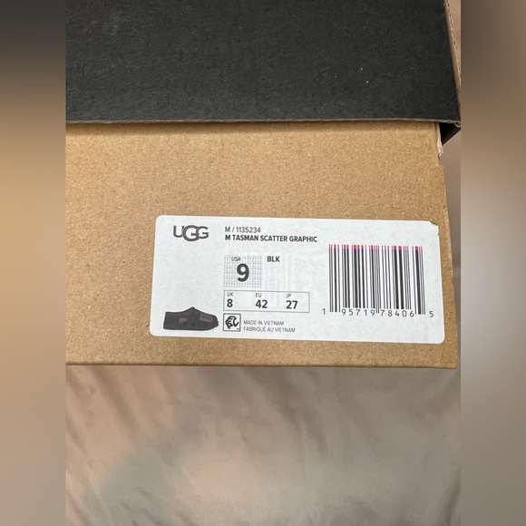 Men’s UGG slippers - Picture 7 of 13